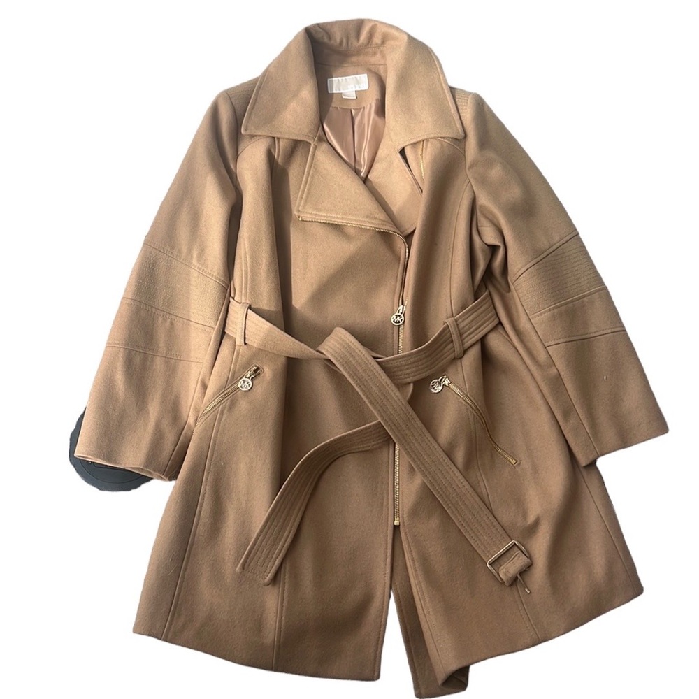 Michael Kors Trenchcoat
• Wool blend 
• 62% wool/36% polyester/2% nylon